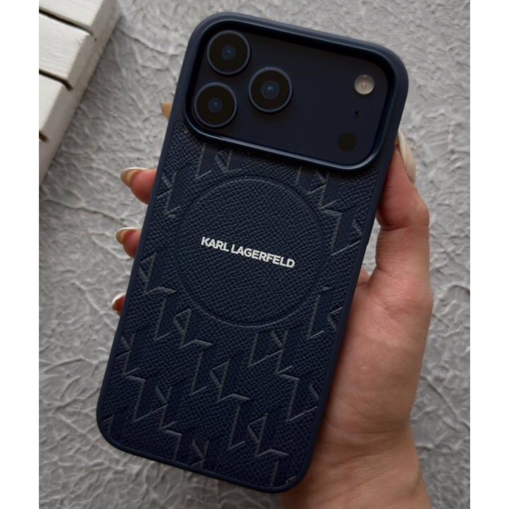 قاب کارل لاگرفلد Karl Lagerfeld شماره 11 سریIphone17